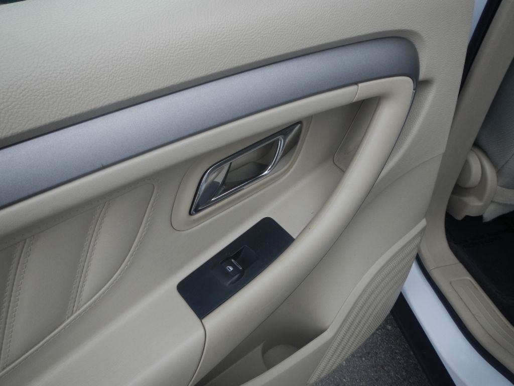 Ford Taurus SE FWD 2014