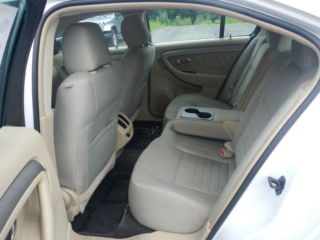 Ford Taurus SE FWD 2014