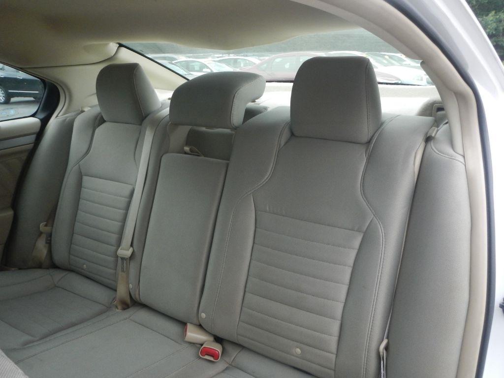 Ford Taurus SE FWD 2014