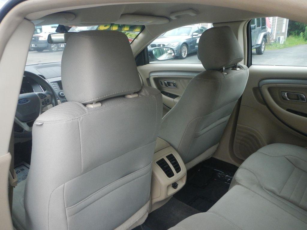 Ford Taurus SE FWD 2014