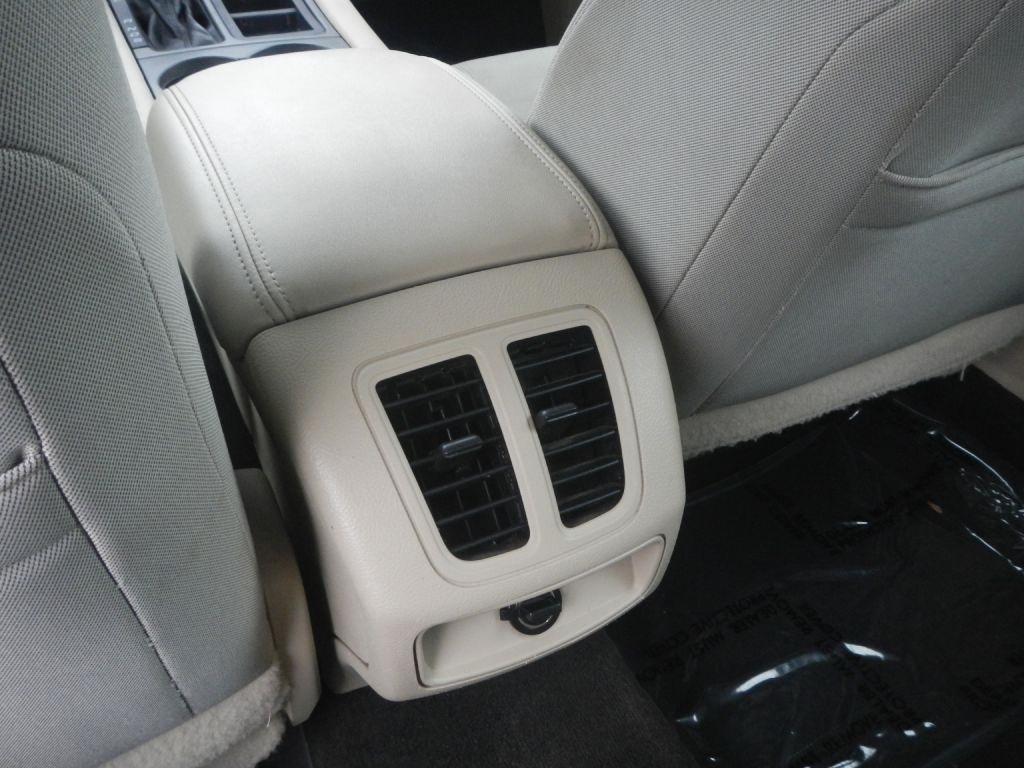 Ford Taurus SE FWD 2014