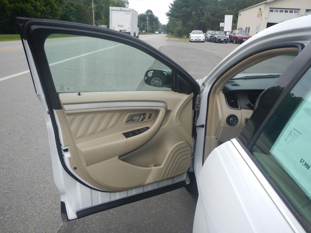 Ford Taurus SE FWD 2014