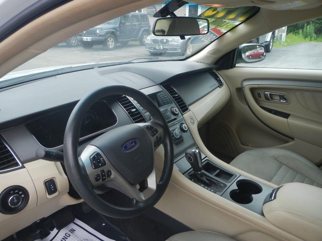 Ford Taurus SE FWD 2014