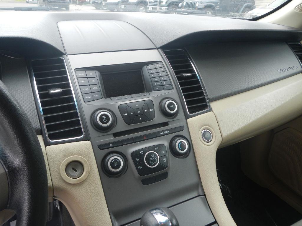 Ford Taurus SE FWD 2014