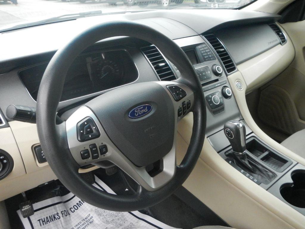 Ford Taurus SE FWD 2014