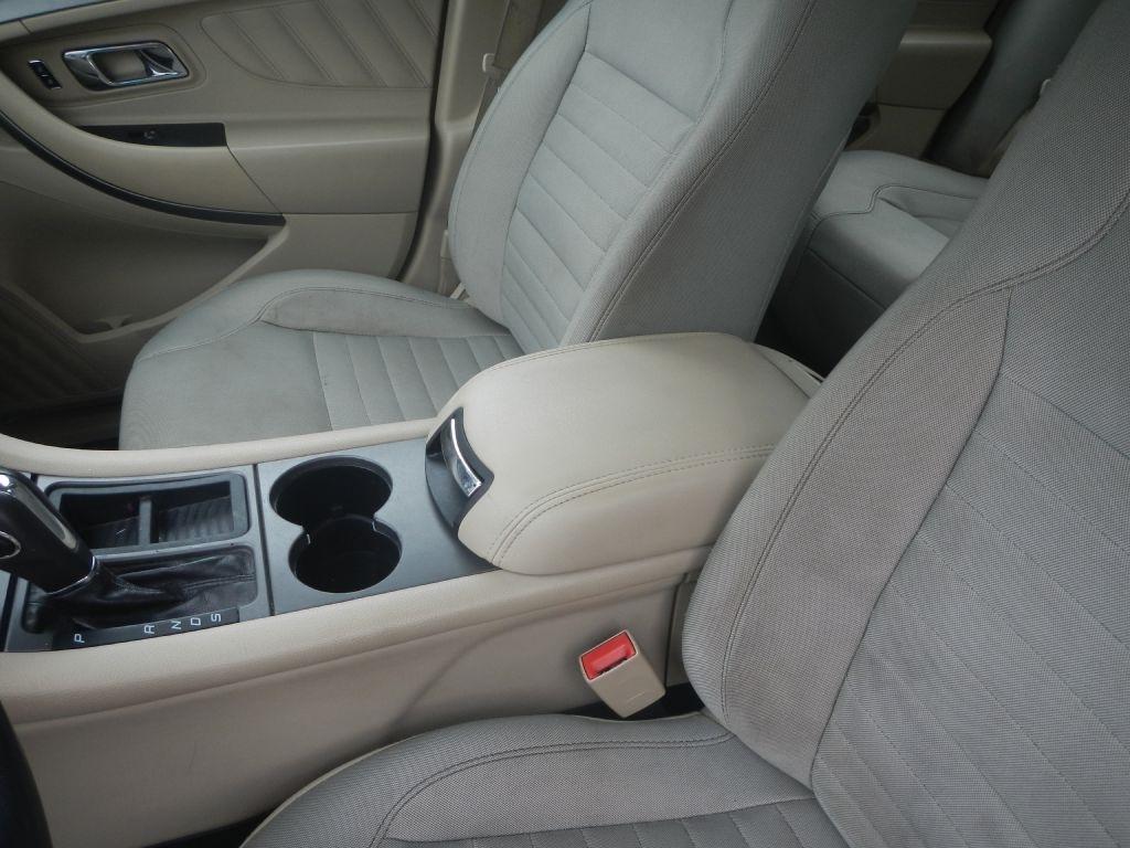 Ford Taurus SE FWD 2014