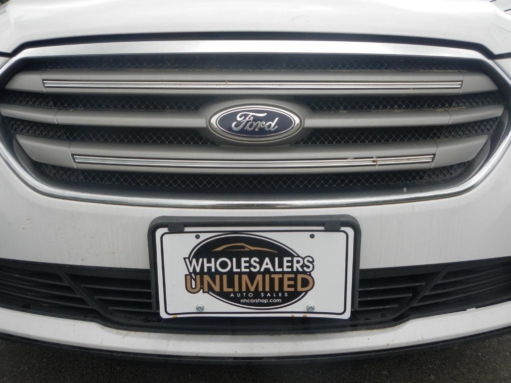 Ford Taurus SE FWD 2014