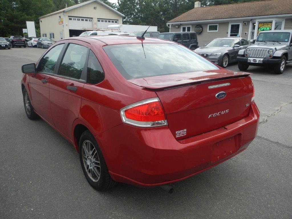 Ford Focus SE Sedan 2010
