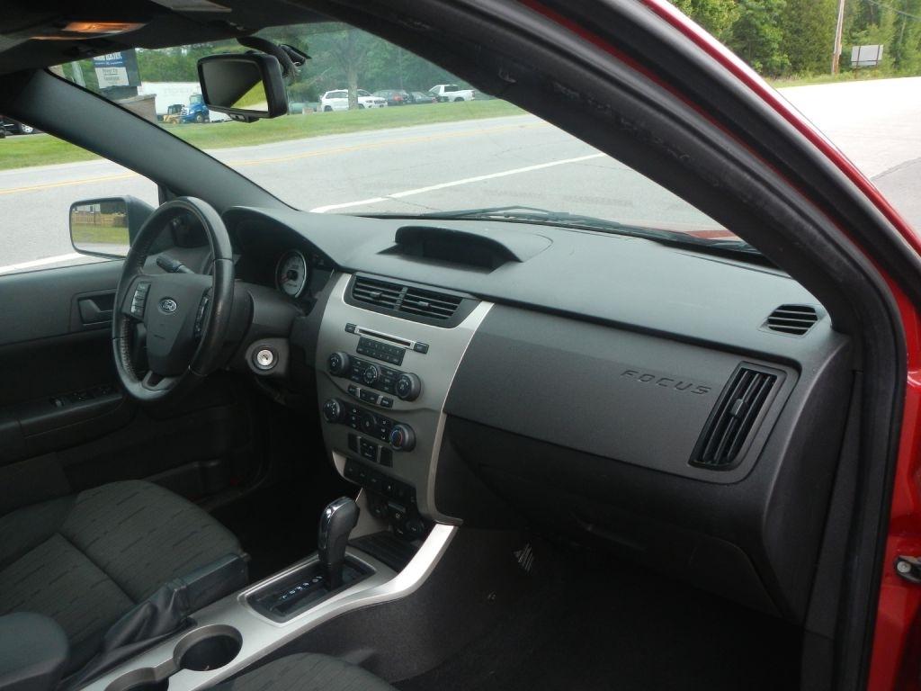 Ford Focus SE Sedan 2010