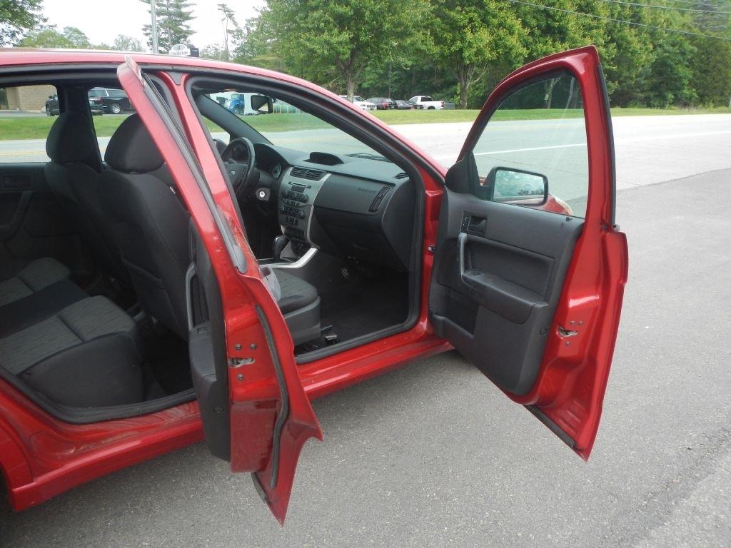 Ford Focus SE Sedan 2010