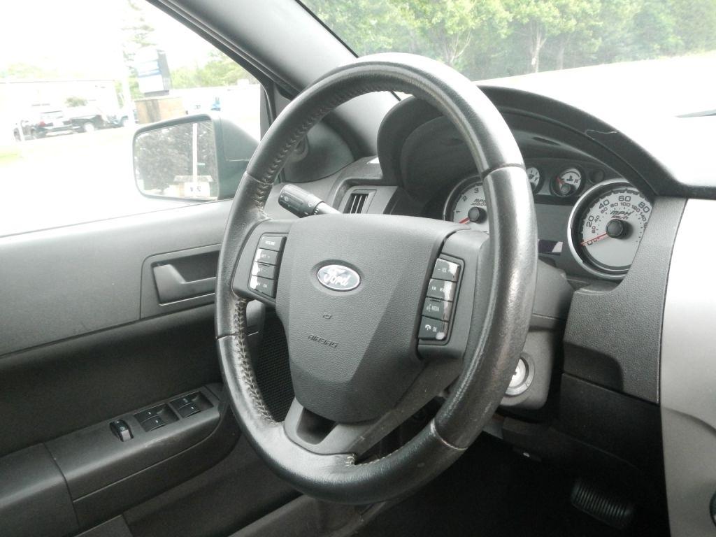Ford Focus SE Sedan 2010