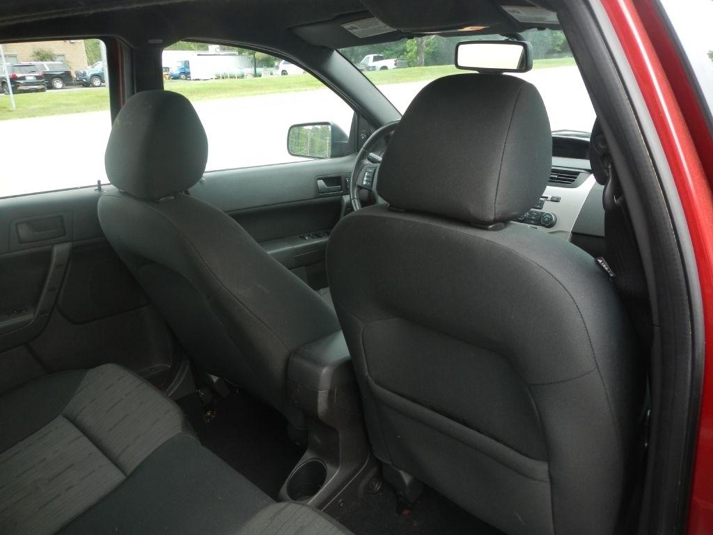 Ford Focus SE Sedan 2010