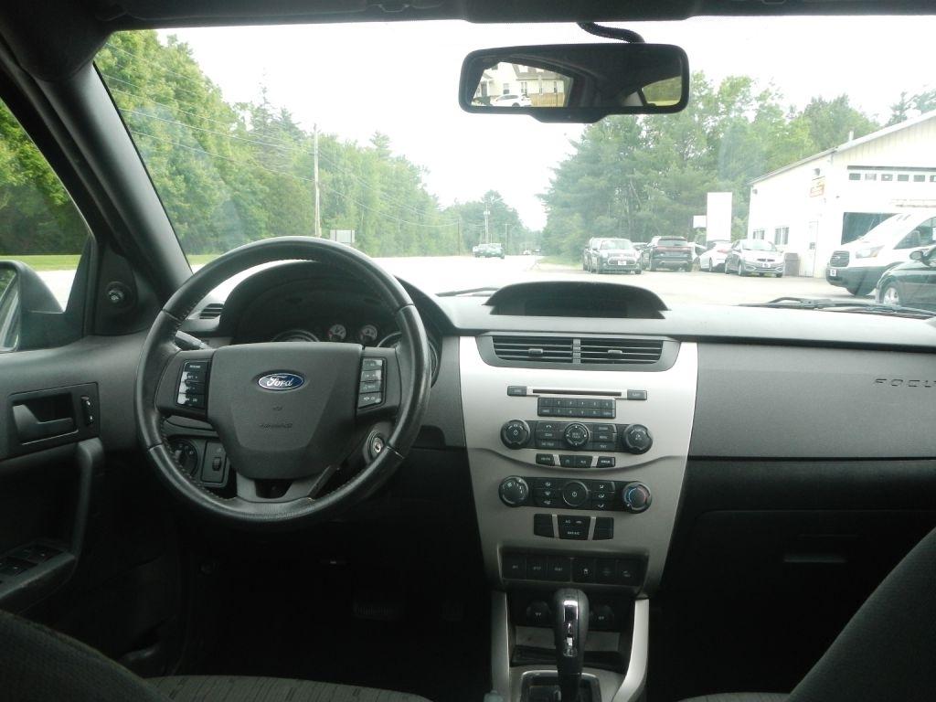 Ford Focus SE Sedan 2010