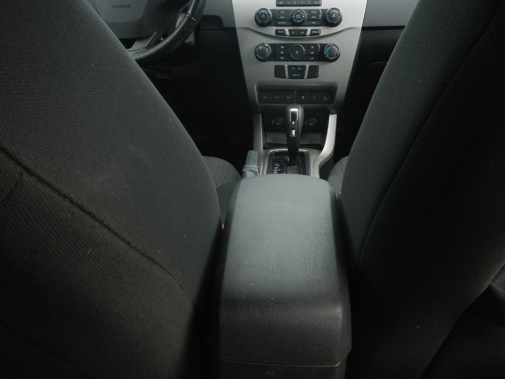 Ford Focus SE Sedan 2010