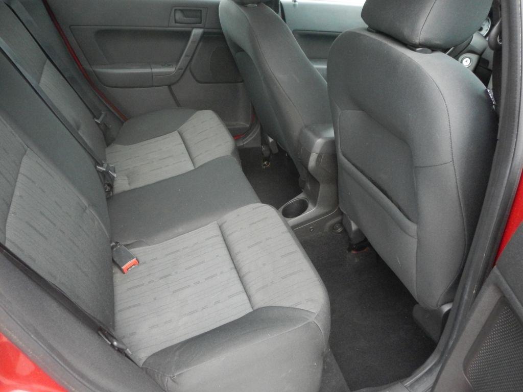 Ford Focus SE Sedan 2010