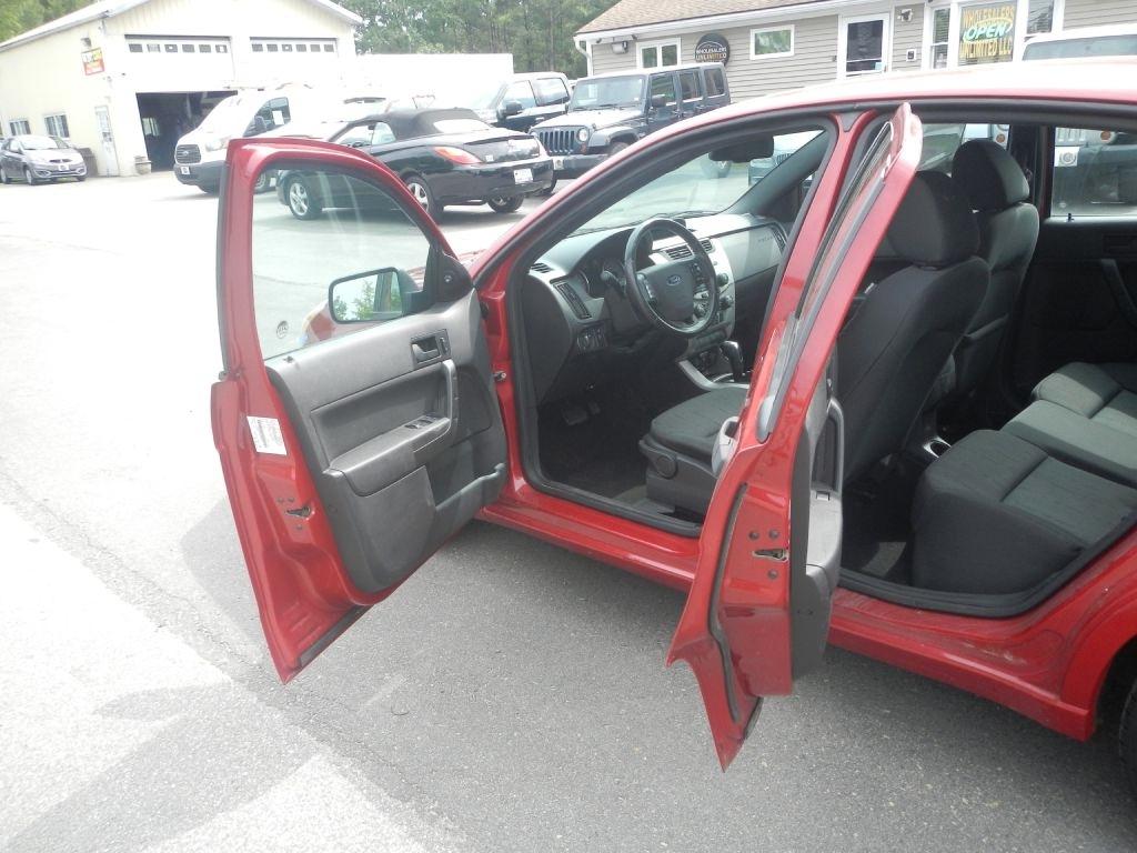 Ford Focus SE Sedan 2010