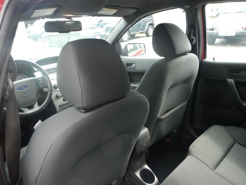 Ford Focus SE Sedan 2010