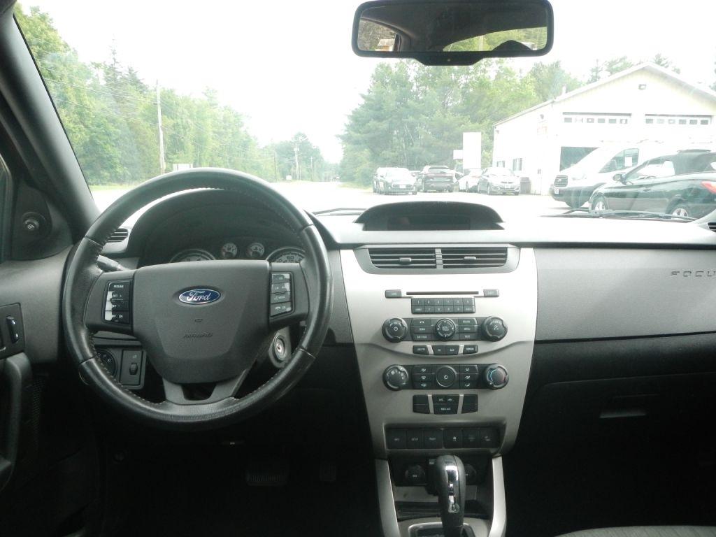 Ford Focus SE Sedan 2010