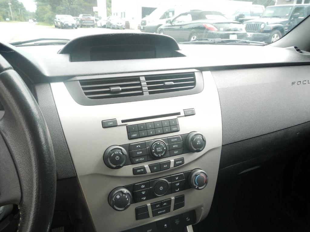 Ford Focus SE Sedan 2010