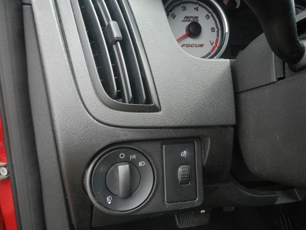 Ford Focus SE Sedan 2010