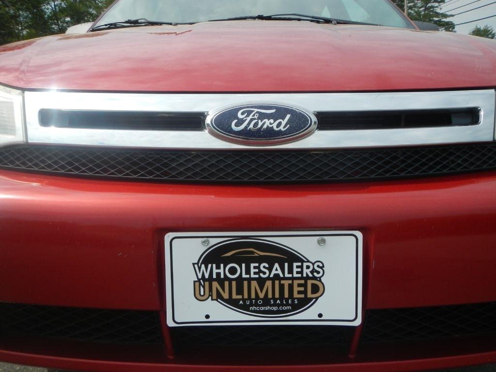 Ford Focus SE Sedan 2010