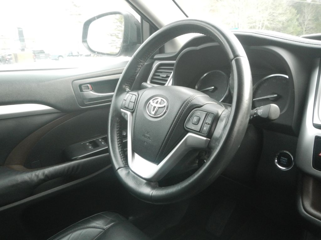 Toyota Highlander XLE AWD V6 2014