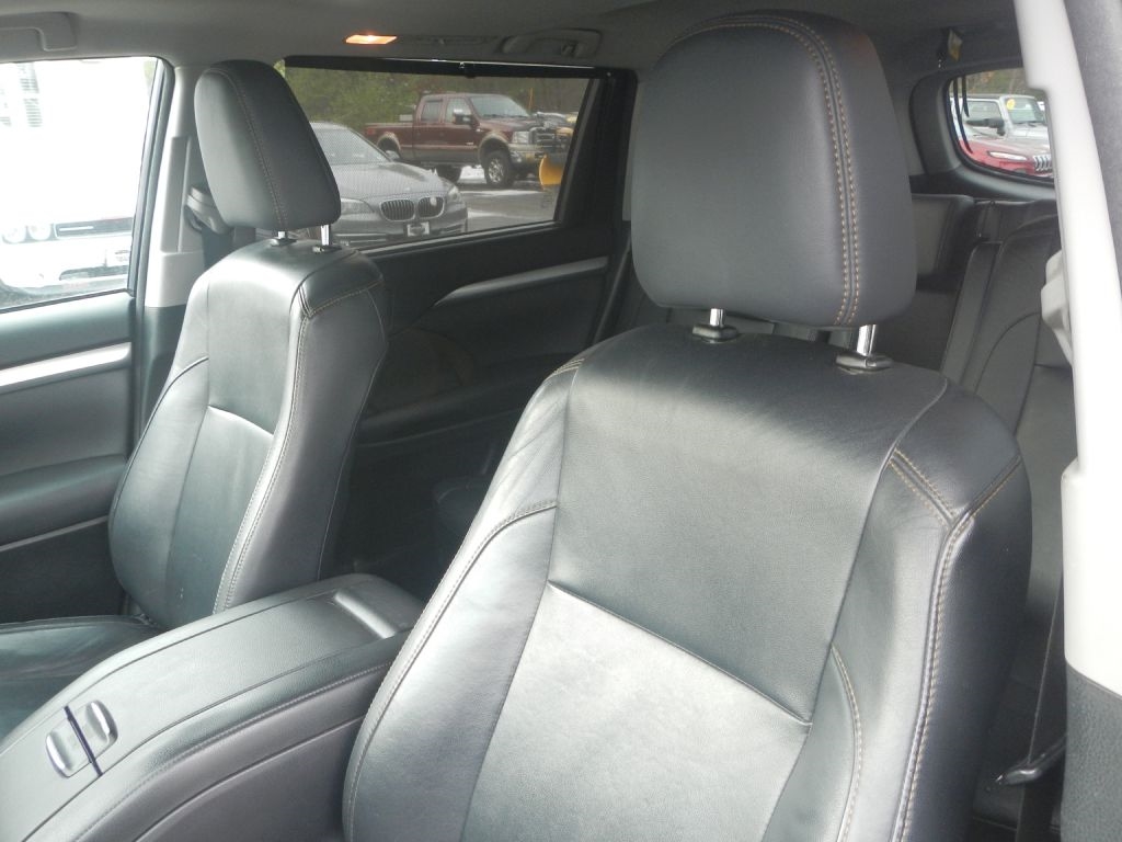 Toyota Highlander XLE AWD V6 2014