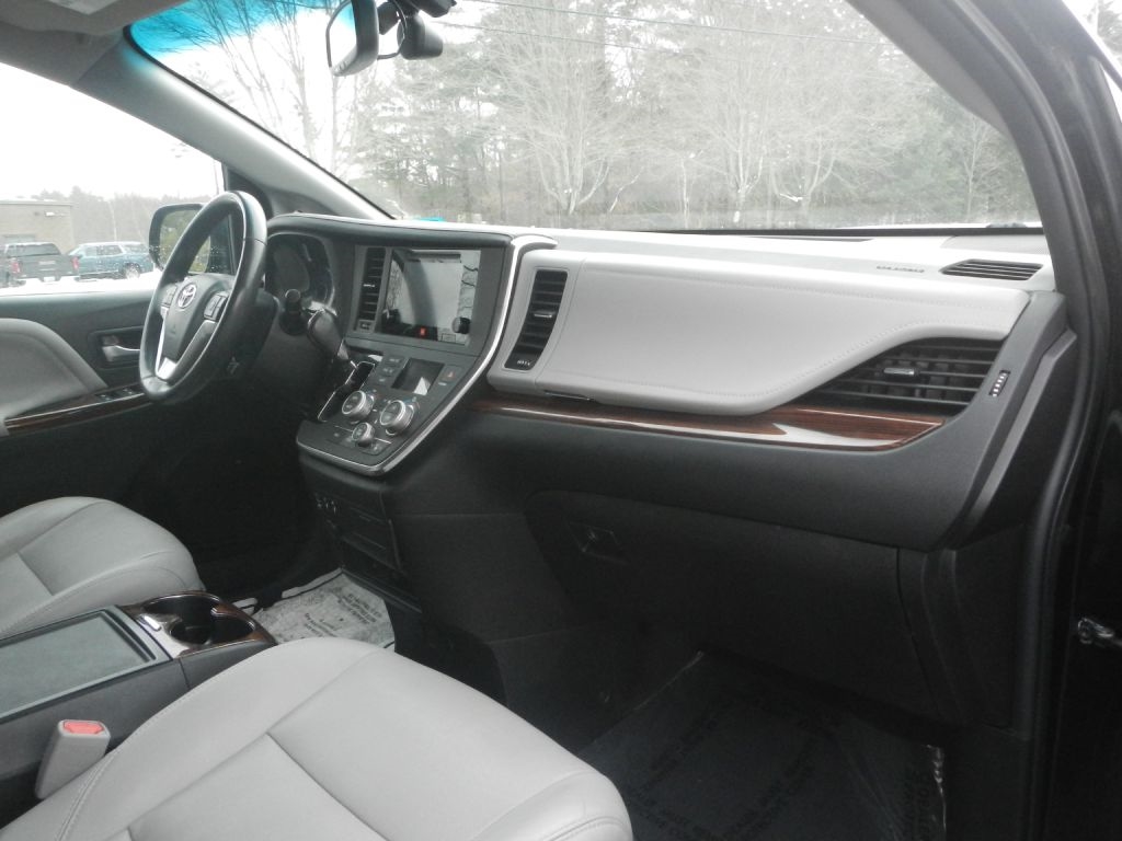 Toyota Sienna Limited AWD 7-Passenger V6 2015