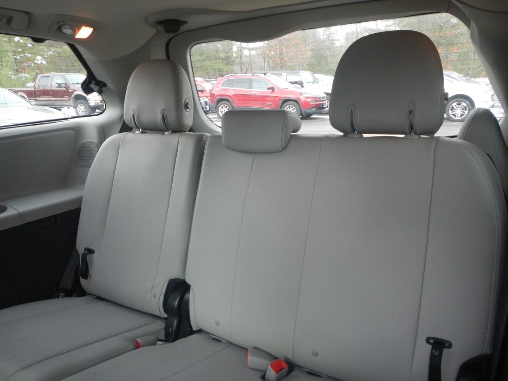 Toyota Sienna Limited AWD 7-Passenger V6 2015