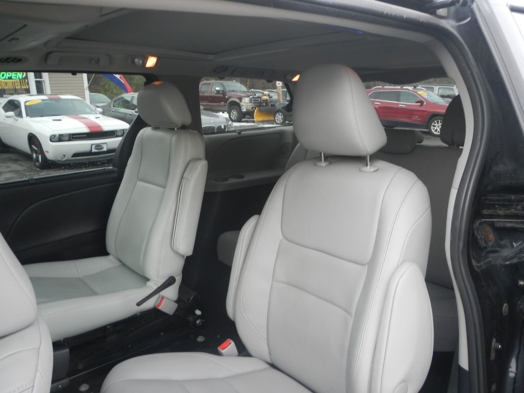 Toyota Sienna Limited AWD 7-Passenger V6 2015