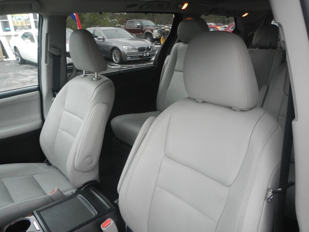 Toyota Sienna Limited AWD 7-Passenger V6 2015