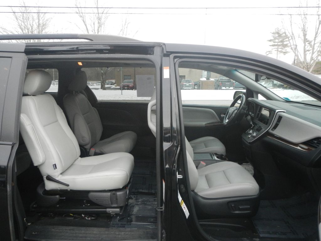 Toyota Sienna Limited AWD 7-Passenger V6 2015