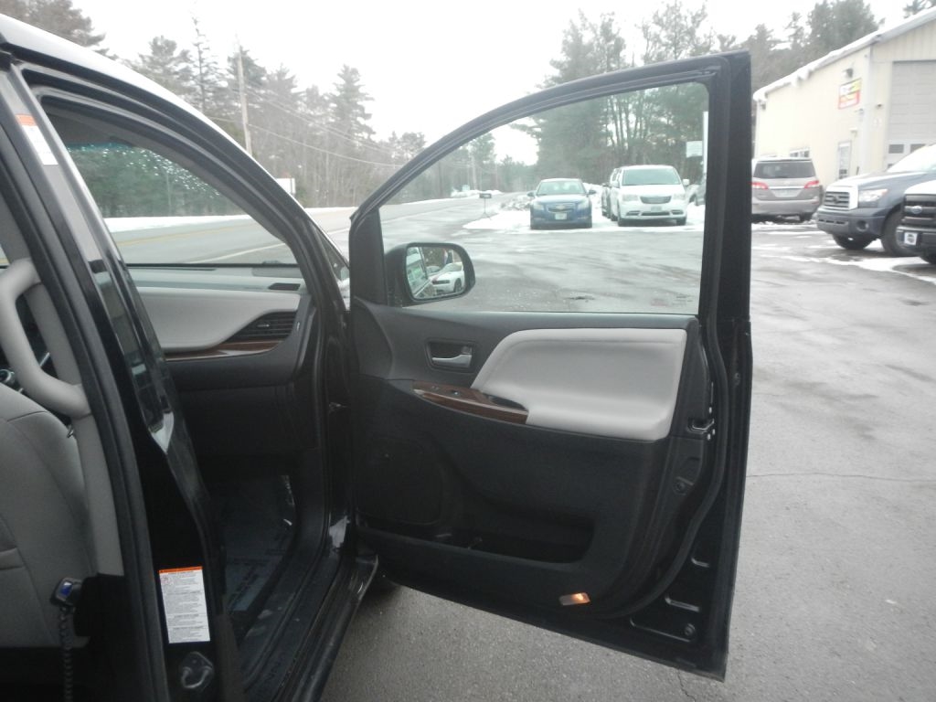 Toyota Sienna Limited AWD 7-Passenger V6 2015