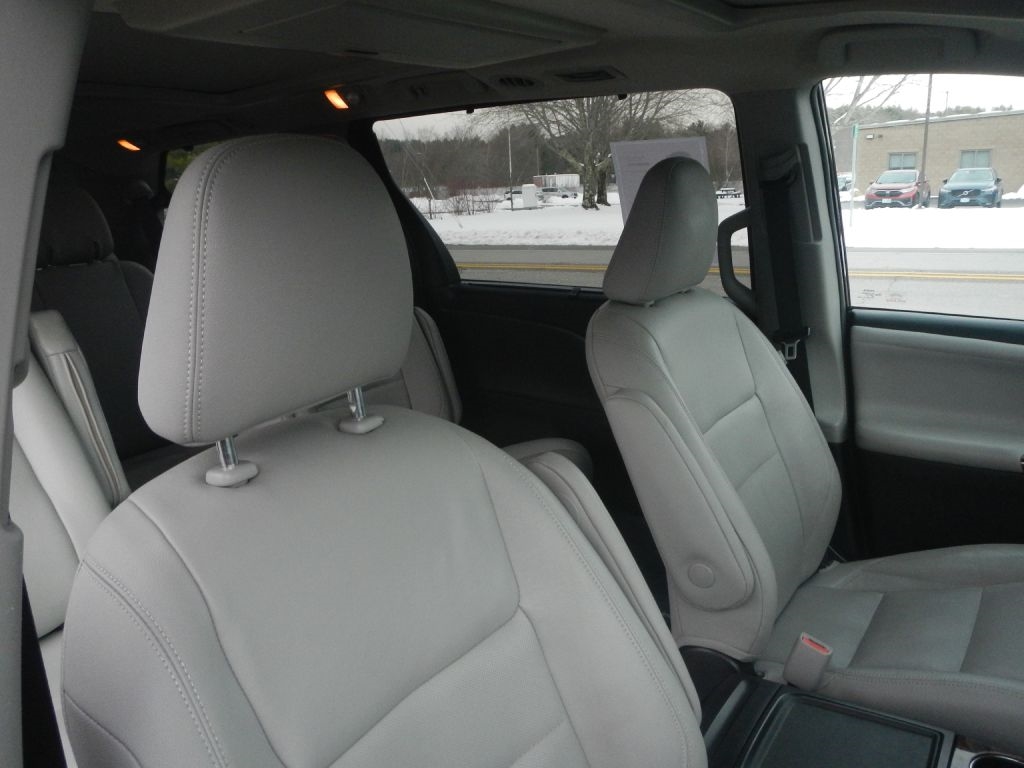 Toyota Sienna Limited AWD 7-Passenger V6 2015