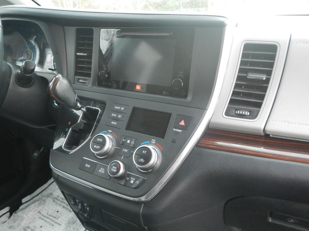 Toyota Sienna Limited AWD 7-Passenger V6 2015