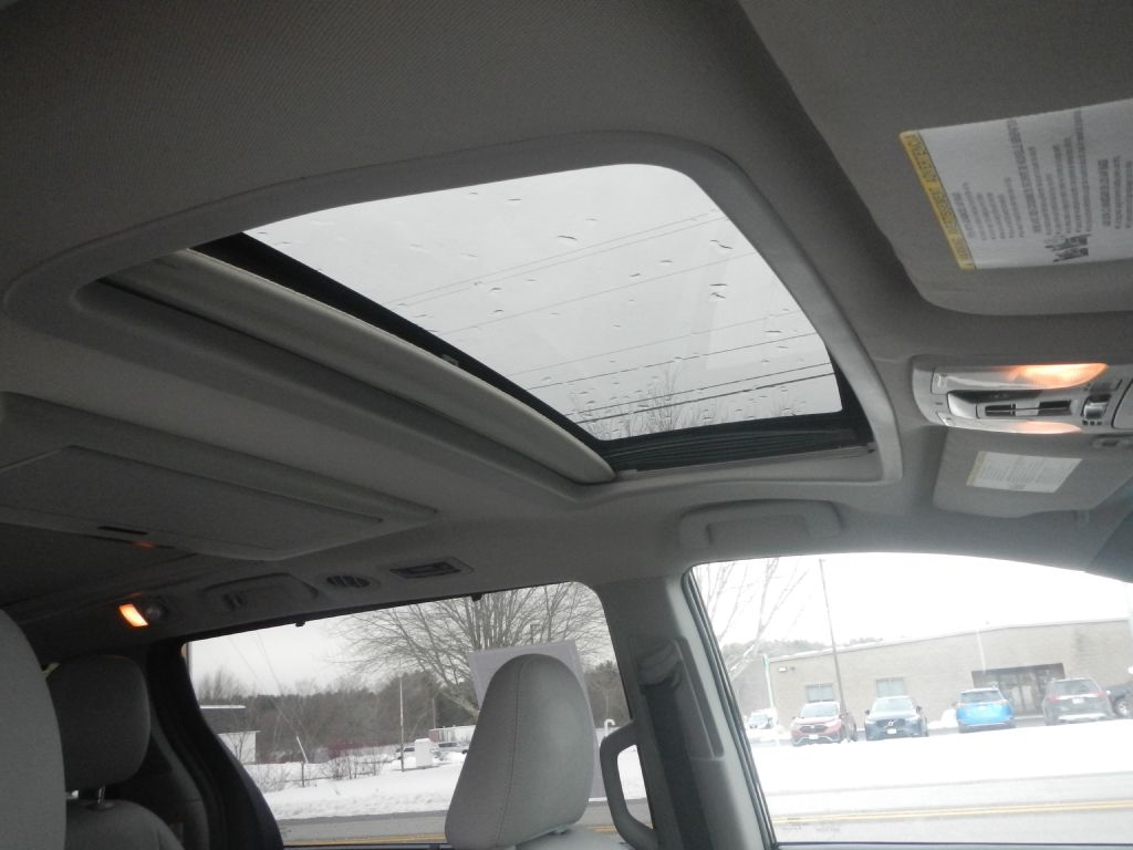 Toyota Sienna Limited AWD 7-Passenger V6 2015