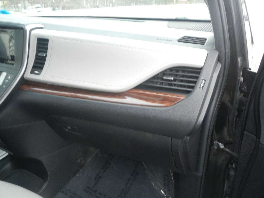 Toyota Sienna Limited AWD 7-Passenger V6 2015