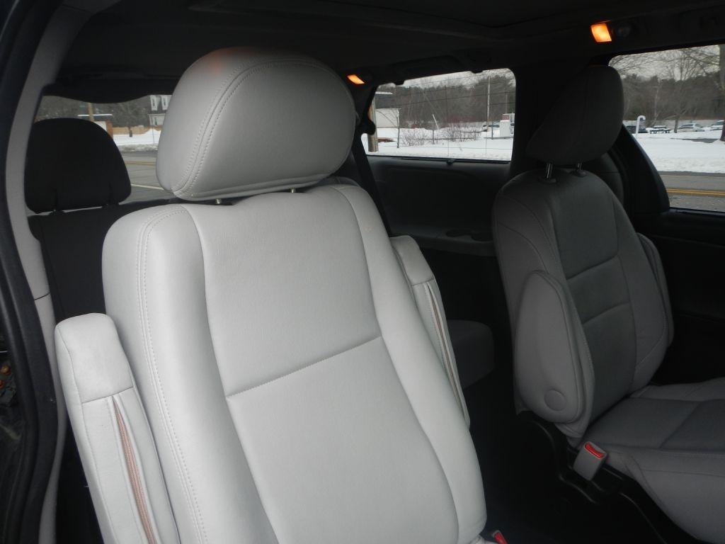 Toyota Sienna Limited AWD 7-Passenger V6 2015