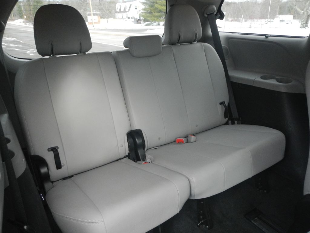 Toyota Sienna Limited AWD 7-Passenger V6 2015