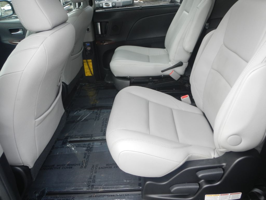 Toyota Sienna Limited AWD 7-Passenger V6 2015