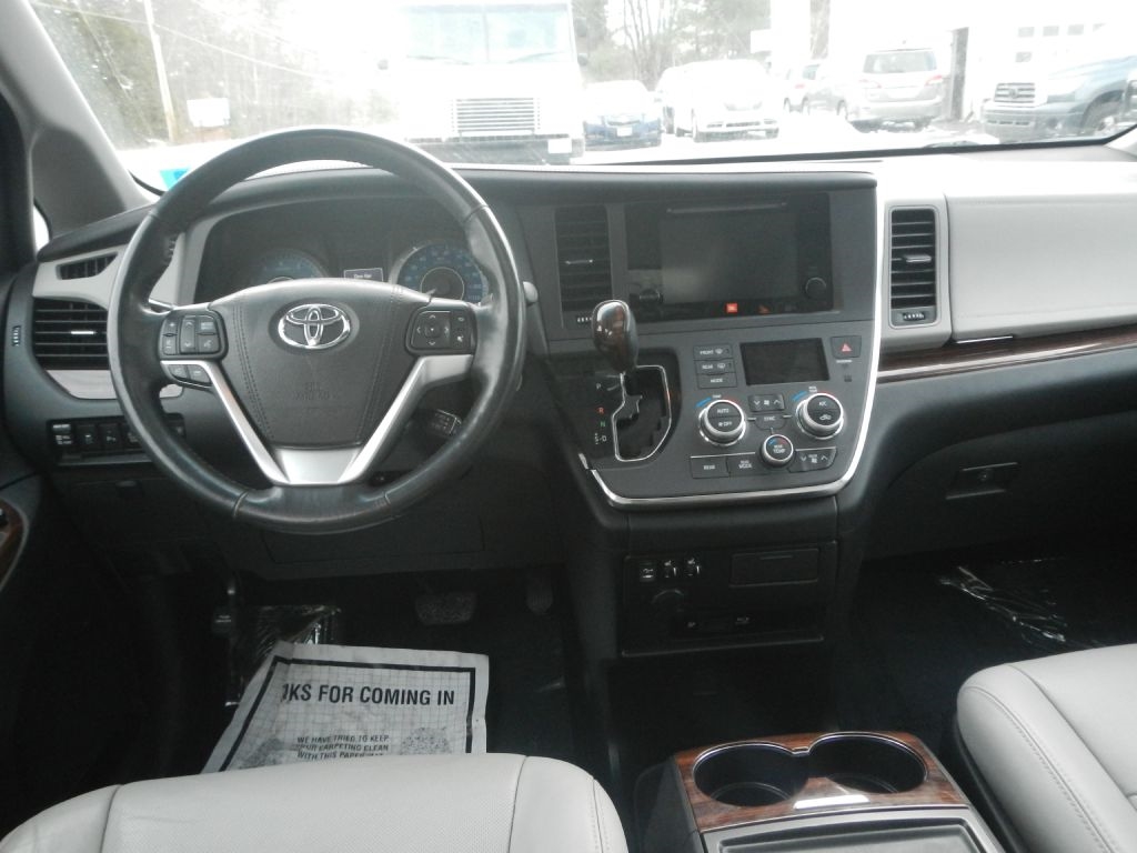 Toyota Sienna Limited AWD 7-Passenger V6 2015