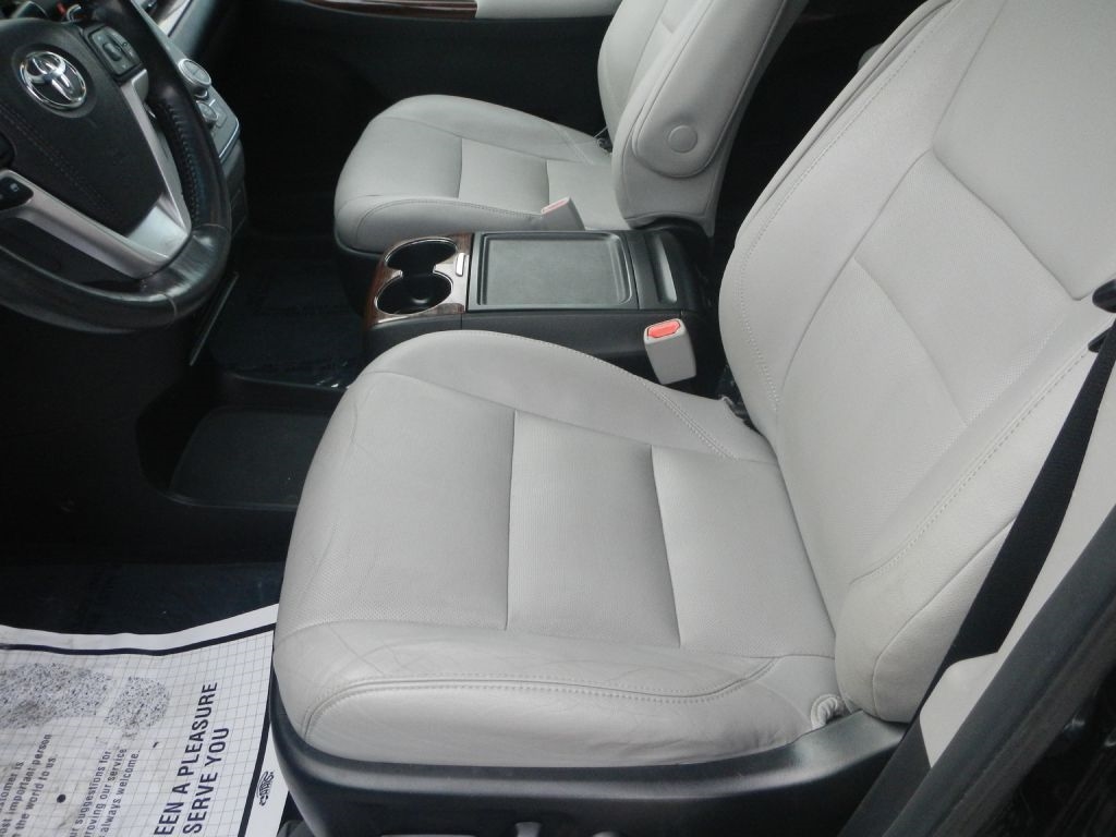 Toyota Sienna Limited AWD 7-Passenger V6 2015