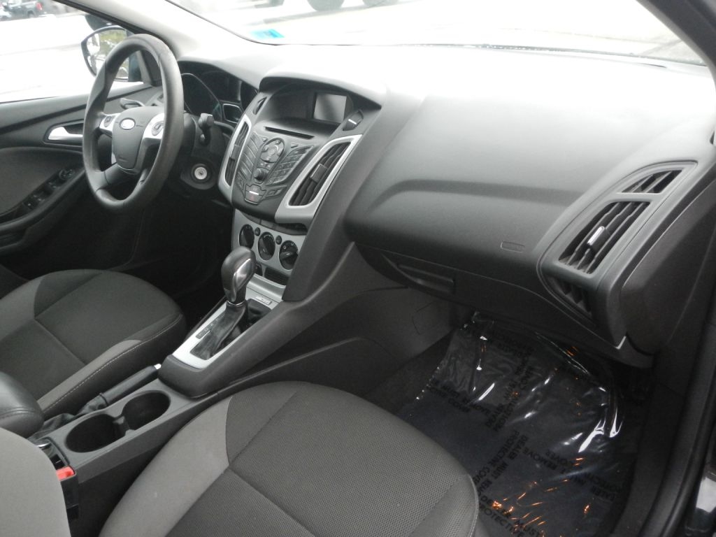 Ford Focus SE Sedan 2014