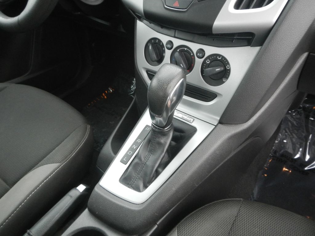 Ford Focus SE Sedan 2014