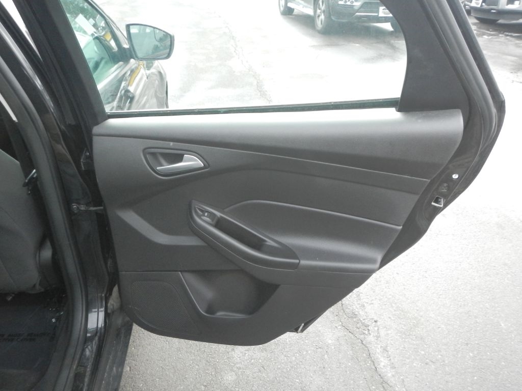 Ford Focus SE Sedan 2014