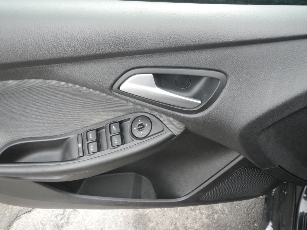 Ford Focus SE Sedan 2014