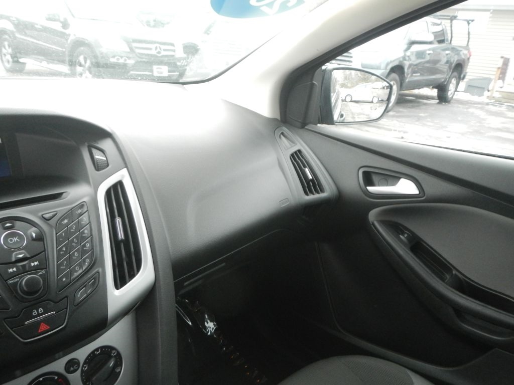 Ford Focus SE Sedan 2014