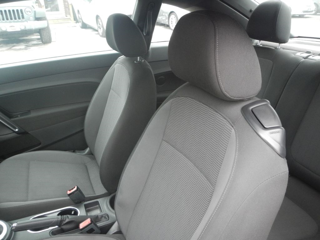 Volkswagen Beetle  2012