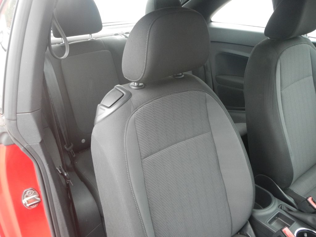 Volkswagen Beetle  2012