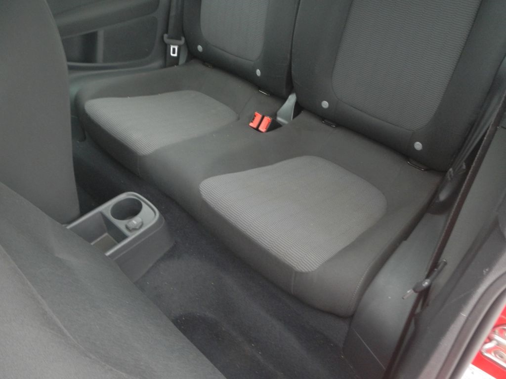 Volkswagen Beetle  2012